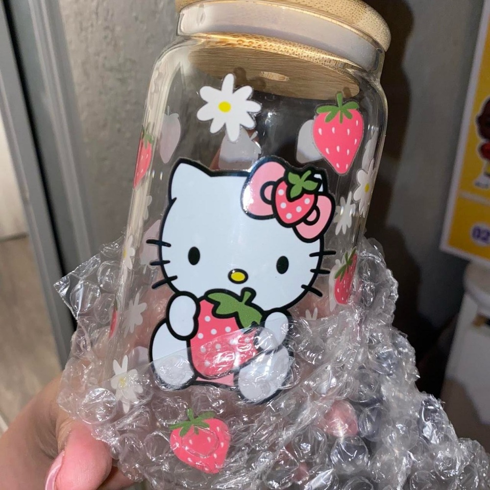 Hello Kitty Strawberry Glass Jar with Wooden Lid +Straw